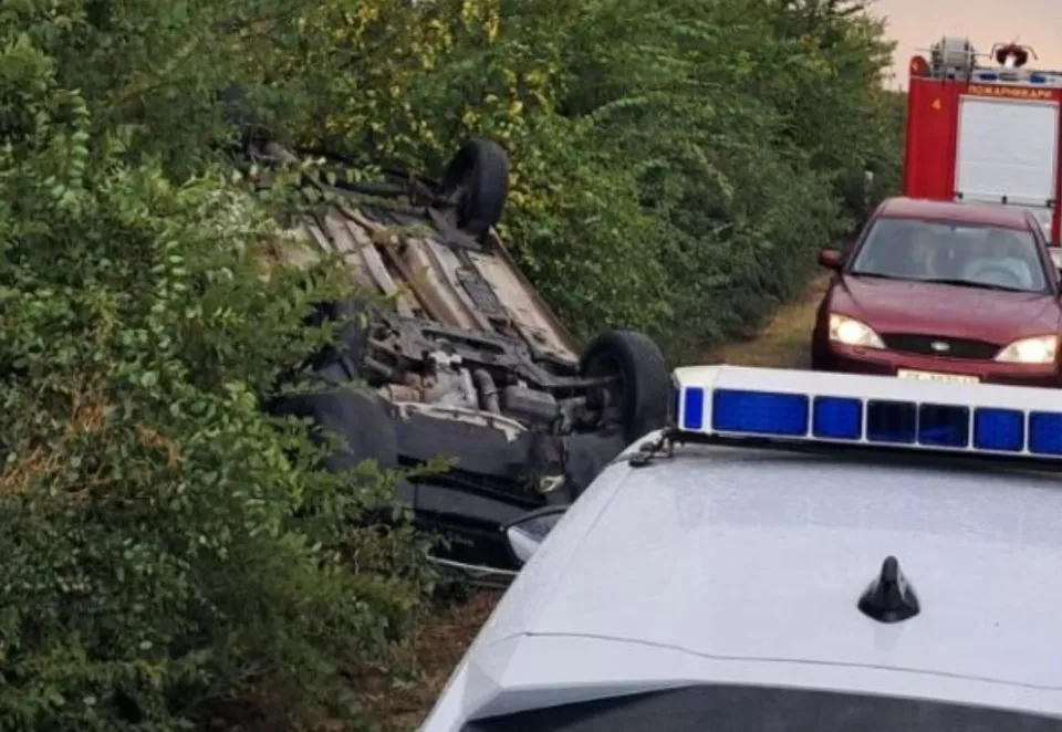 Час и половина за еден живот: жена приклештена во превртен автомобил кај Дојран