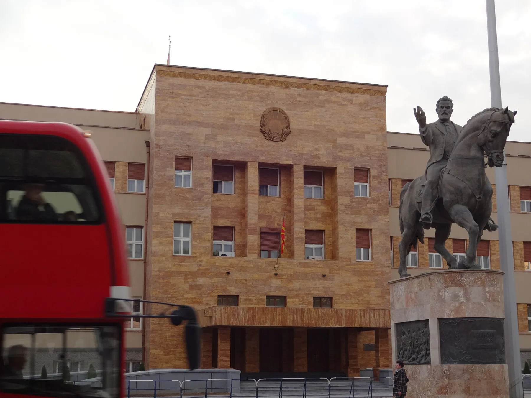 Изборниот законик повторно бојно поле: власта и опозицијата се обвинуваат за истото - дека другиот сака да ги искриви правилата