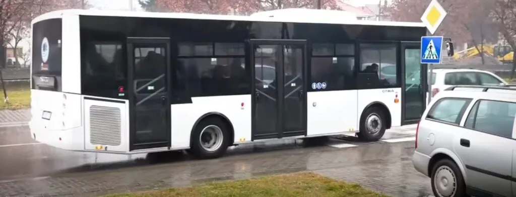Кавадарци од денес не прима готовина во автобусите: четири продажни места, сите четири во градот, а приградскиот превоз вози луѓе од селата