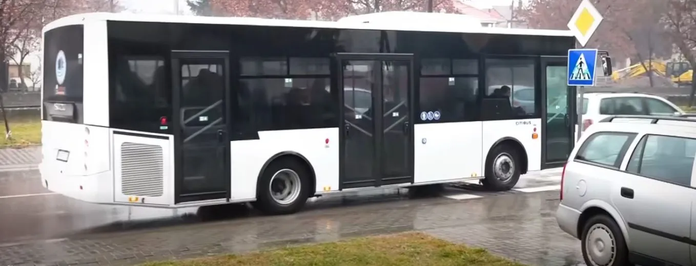 Кавадарци од денес не прима готовина во автобусите: четири продажни места, сите четири во градот, а приградскиот превоз вози луѓе од селата