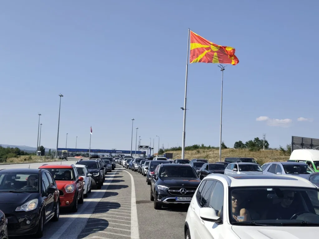 На Богородица се чека 45 минути: една бројка за границата и цел список делници каде се копа