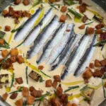 Разликата меѓу евтина и скапа маринирана риба е триесет минути печен лук
