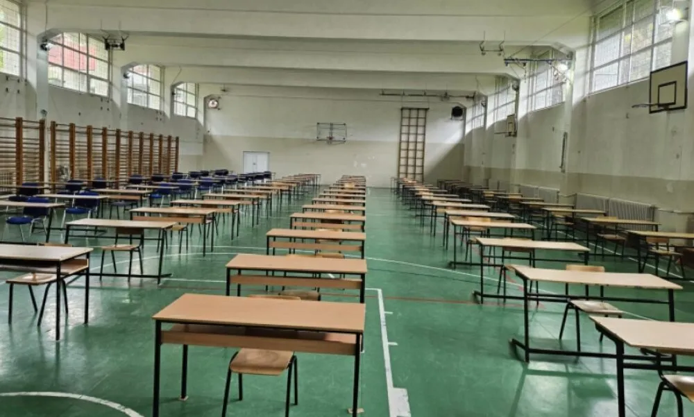 Матура со просек 3,66, но англискиот е 3,18: Бројката што треба да виси на ѕид во министерството