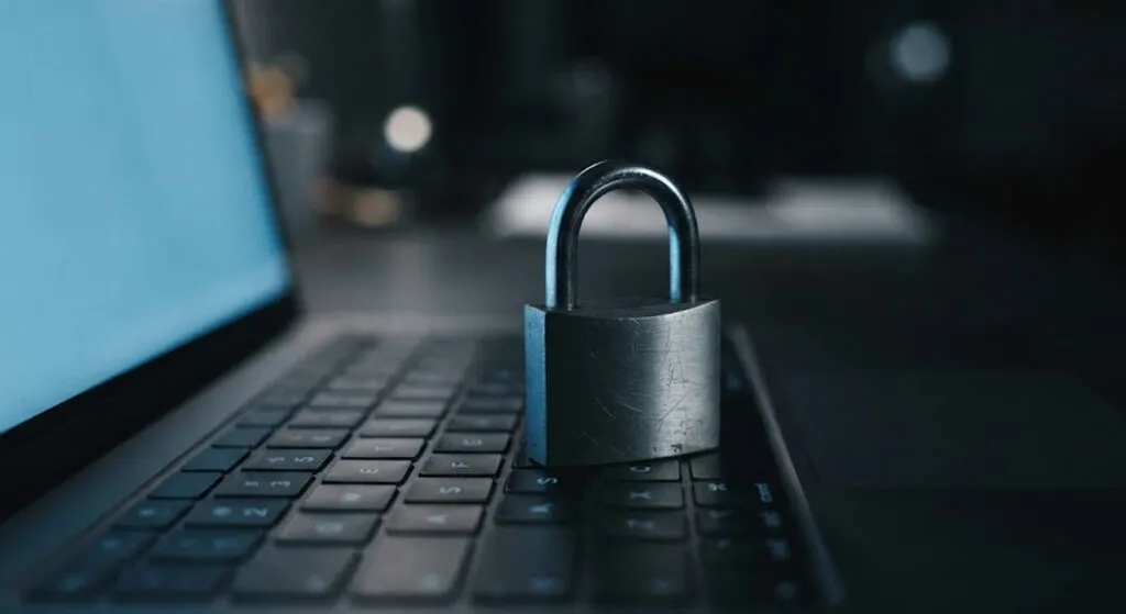 Brave нуди адреси-псевдоними за да не ве препознаваат страниците: приватноста не исчезнува, само се преместува кај една фирма