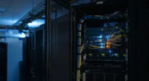 Nvidia ја купува куќата на отворениот код за 12,9 милијарди долари: фирмата што ги прави чиповите го зема и складиштето на моделите