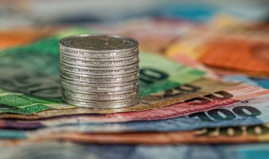 Минималец од 624 евра, најбрз раст во Европа: Но семејството троши 1.100 евра месечно