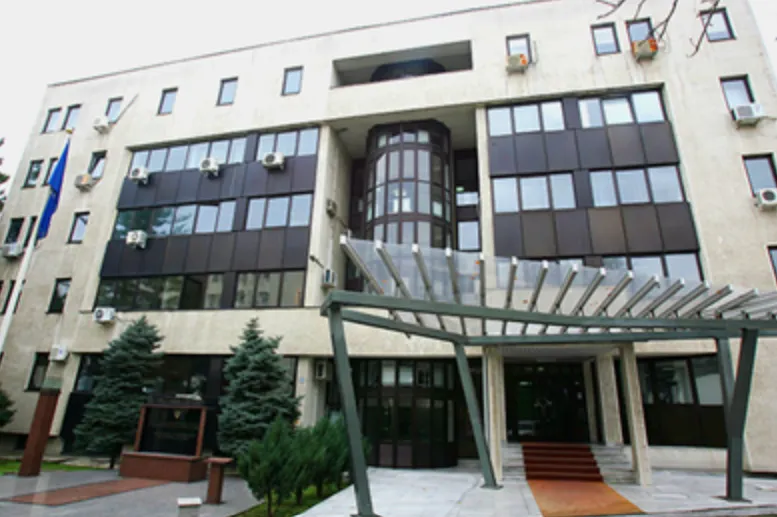 Полицајци враќани од хемотерапија: вработените во МВР останаа без здравствено осигурување