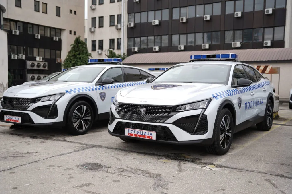 Група со стаклени предмети нападнала двајца во Аеродром: притвор за четворица, пријава и за малолетник