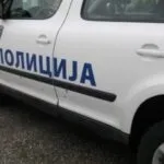 Го удирале со раце и нозе додека бил со лисици: двајца струшки полицајци под кривична пријава по два и пол месеци тишина