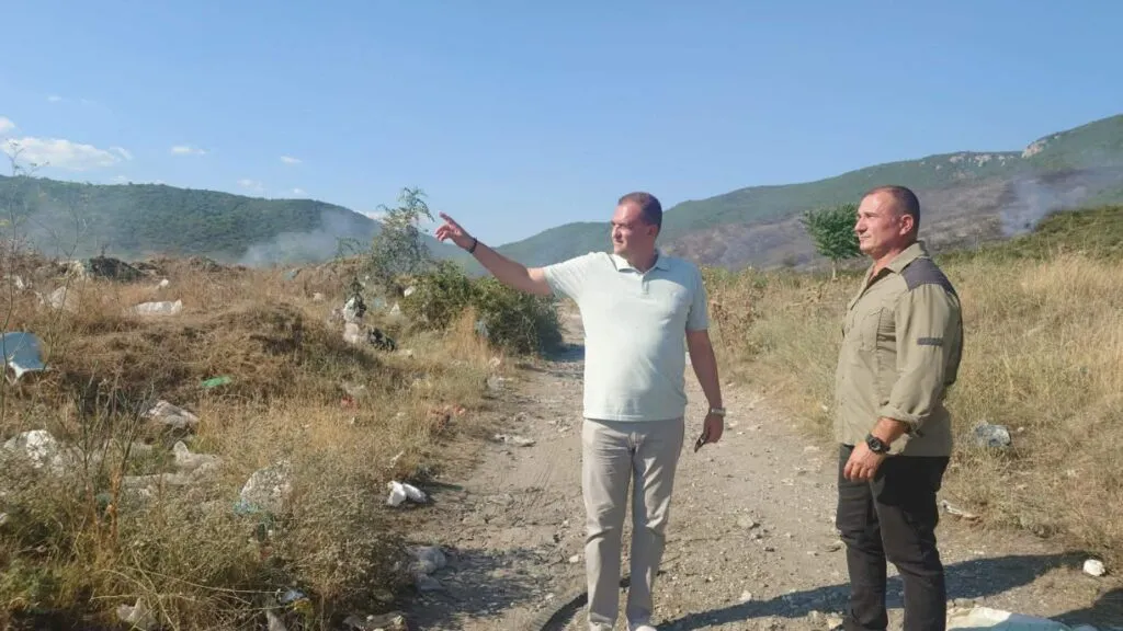 Градоначалникот тврди дека депонијата е намерно запалена: два пожара во ист ден кај Валандово, полетаа и ер-тракторите