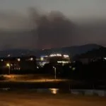 Огнот на Жеден се шири во повеќе насоки: пожарникарите зависат од ловци за да стигнат до линијата на огнот