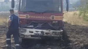 Изгоре противпожарниот камион кај Струга: двајца пожарникари во болница, а сезоната дури почнува