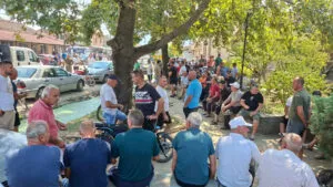 25 денари за килограм ајварка: Струмичките градинари најавуваат блокада на патот кон Бугарија
