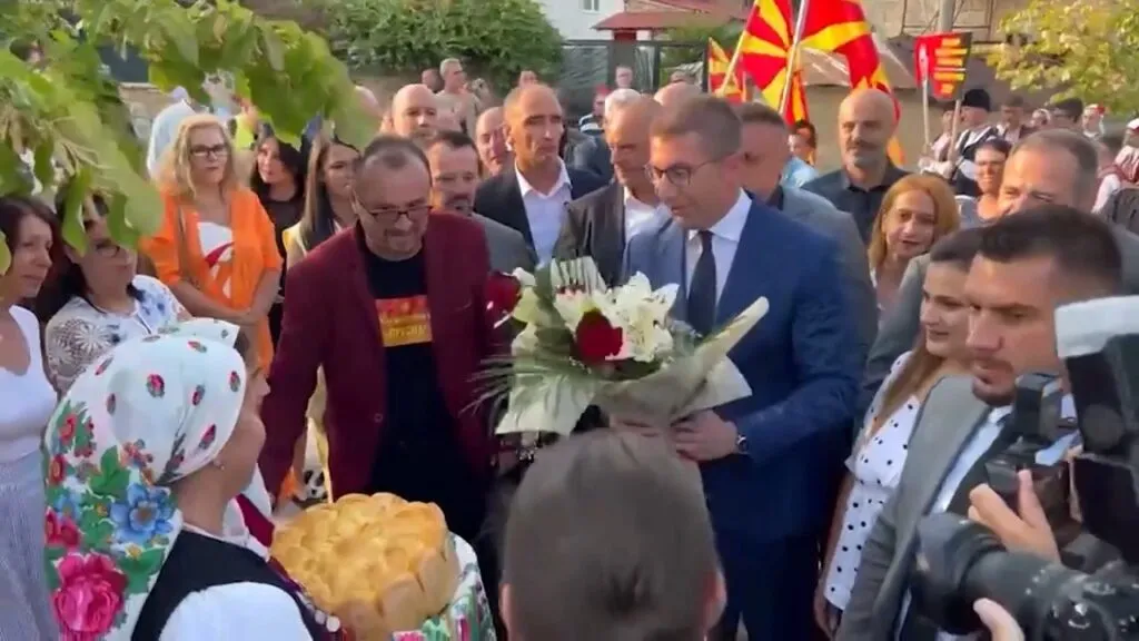 Една неодсвирена химна во Пустец, а Рама одговори со „циркуски трупи“: градоначалникот што ја побарал химната е тој што се извини