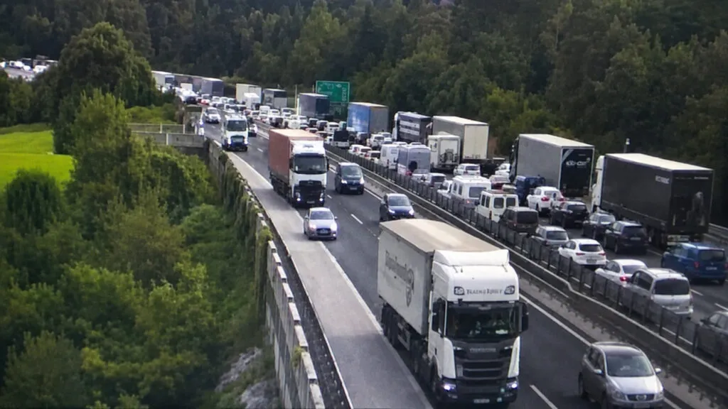 Тројца македонски државјани загинаа на автопат во Словенија, меѓу нив две деца