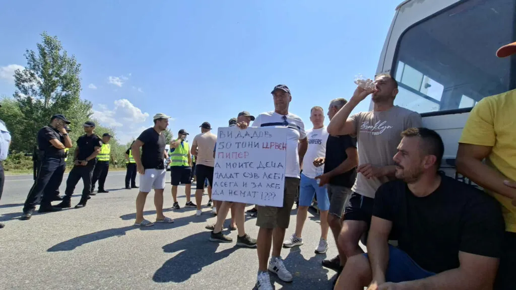 Трет ден трактори во Струмица: лани 35-40 денари, годинава 25 - а трошоците пораснале