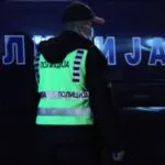 Некој фрлил запалива течност врз дуќан во строгиот центар на Скопје - и поминале 17 часа пред да се пријави