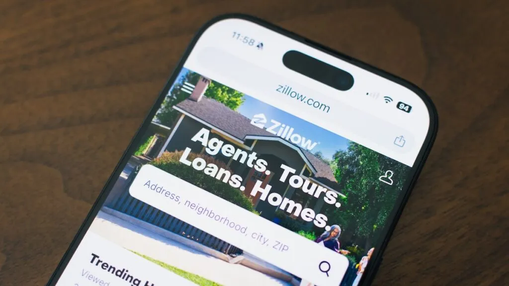 Едната фирма ѝ плати 100 милиони на другата да не се натпреварува со неа: Zillow и Redfin се спогодија на утрото од судењето