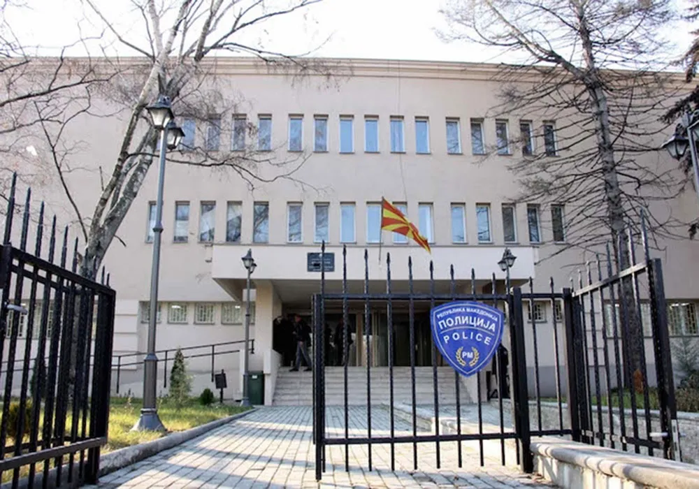 Антитерористичка акција во Скопје: знаме на ИСИС и оружје, а официјалните детали - „по завршувањето“
