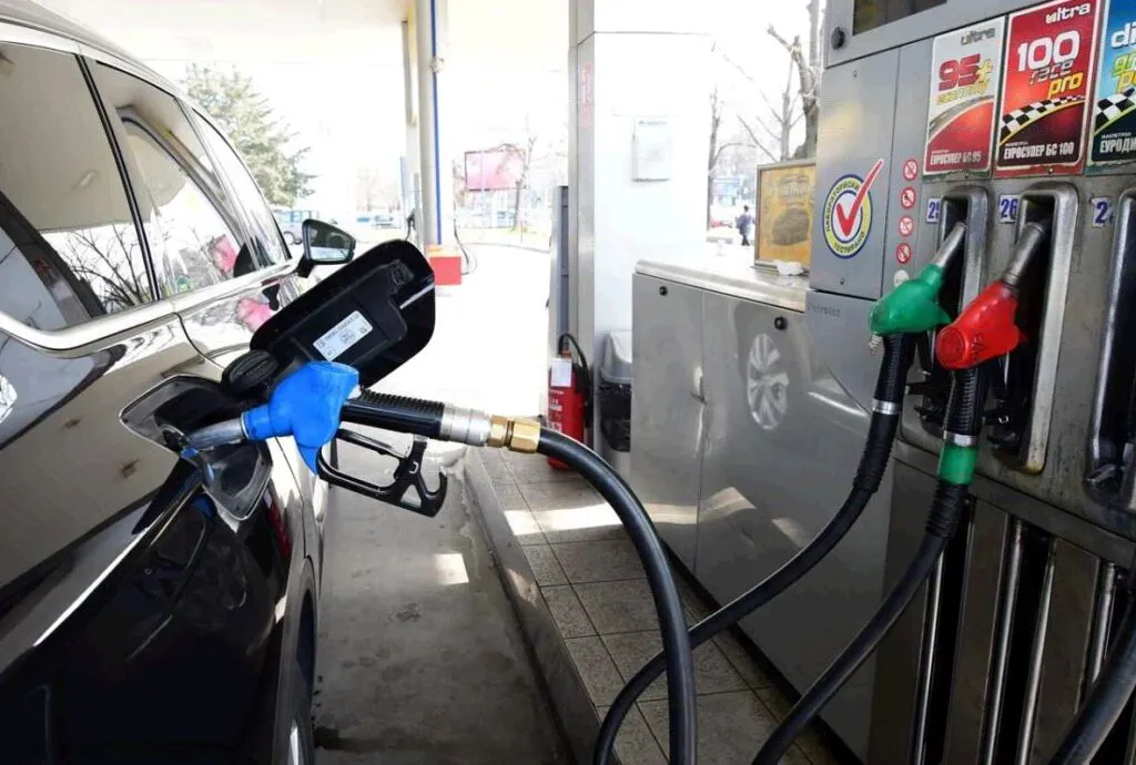 Повластеното ДДВ за дизелот истекува во понеделник: Владата одлучува, а нафтата е на 105 долари за барел