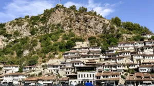 Берат, Ѓирокастро и Ксамил: Албанија е на неколку часа од нас, а сè уште се чувствува како откритие