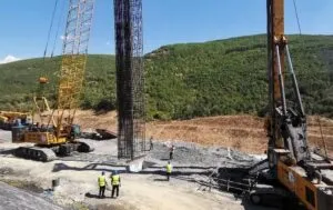 Кај Ботун копаат 28 метри во земја за да го држат автопатот Кичево – Охрид: 163 од вкупно 250 такви точки се на едно место