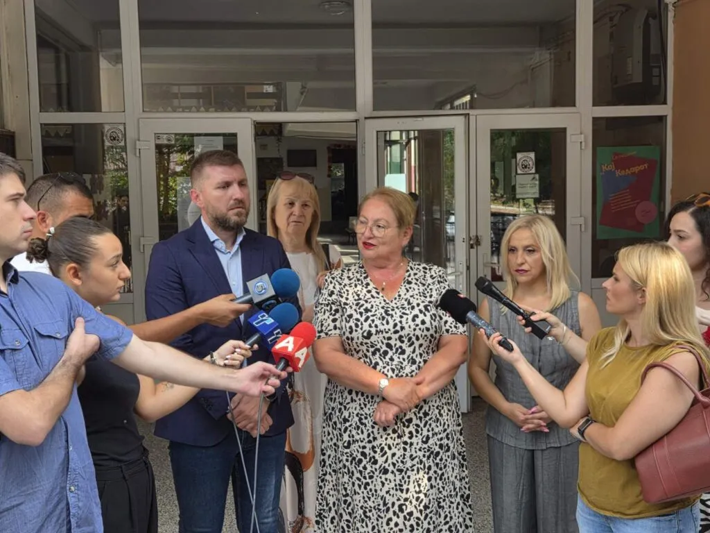 Јаневска ветува плати во март 2027, а веднаш се затвораат 26 училишта и се губат 433 паралелки