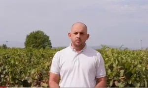 Лозарите во Тиквешијата ги копаат сопствените насади: вранецот останува неоткупен