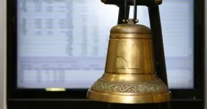 Акциите на трите најтргувани банки паднаа по околу 8 отсто за една недела, иако прометот на берзата порасна за 25 отсто