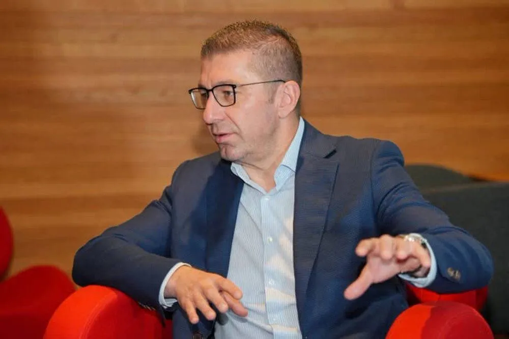 Мицкоски бара ЕУ претставник на маса со Бугарија: добра идеја што не го менува редоследот - прво уставните измени, потоа поддршката