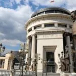 Претреси на 32 локации во Скопје, полицијата влезе и во службени простории на МВР: 25 лица под сомнеж за возачки дозволи за камион и автобус без ниту еден испит