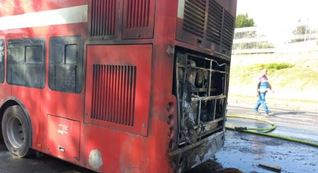 Втор запален автобус на ЈСП за две недели: возачот гаснел, патниците излегле, причината сè уште не е соопштена