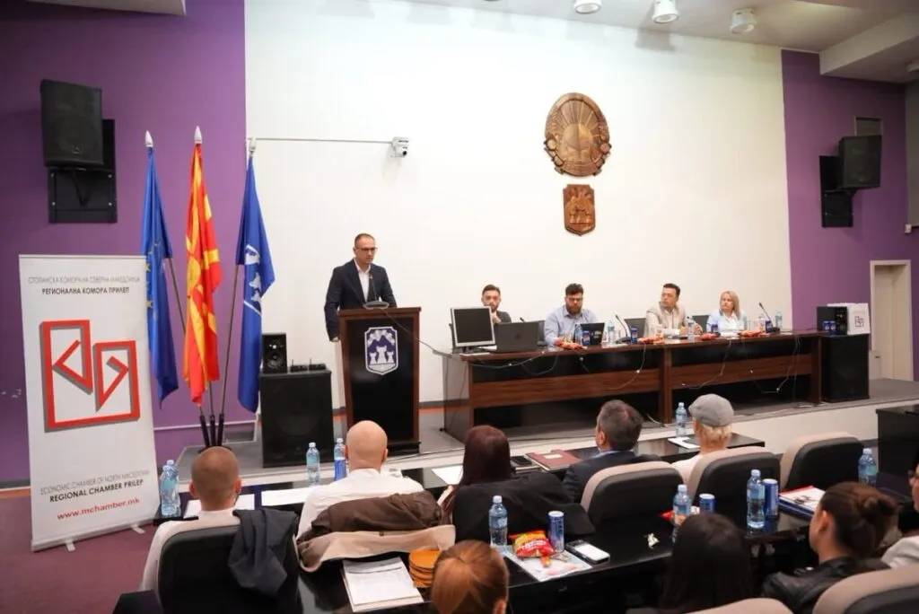 Прилеп сака младите да останат: 40 средношколци претставија 20 бизнис-идеи, градоначалникот вети услови