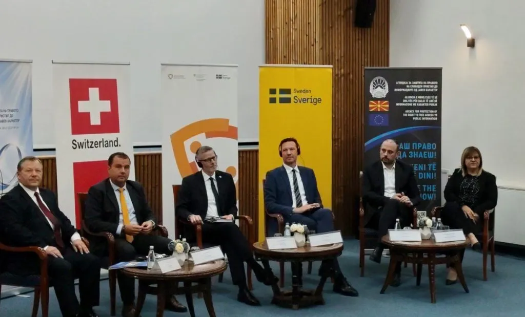 20 години право да знаеш: институциите имаат најдолг рок во регионот, а и него го пробиваат