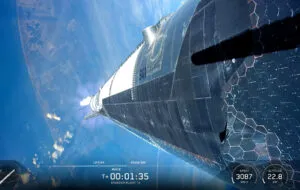 Starship за прв пат стигна во орбита, па се врати порано: 26 нови сателити Starlink горе, акциите на SpaceX во минус