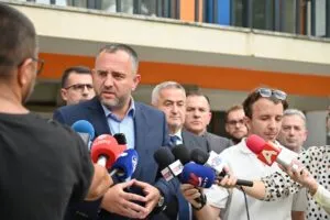 Шест години менувала категории во возачки дозволи, а еднаш веќе била вратена на работа со судска одлука