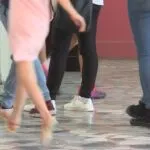 Шестгодишно прваче соблечено и снимено во училишна соблекувална во Кочани: кој ги чува децата во училиште?