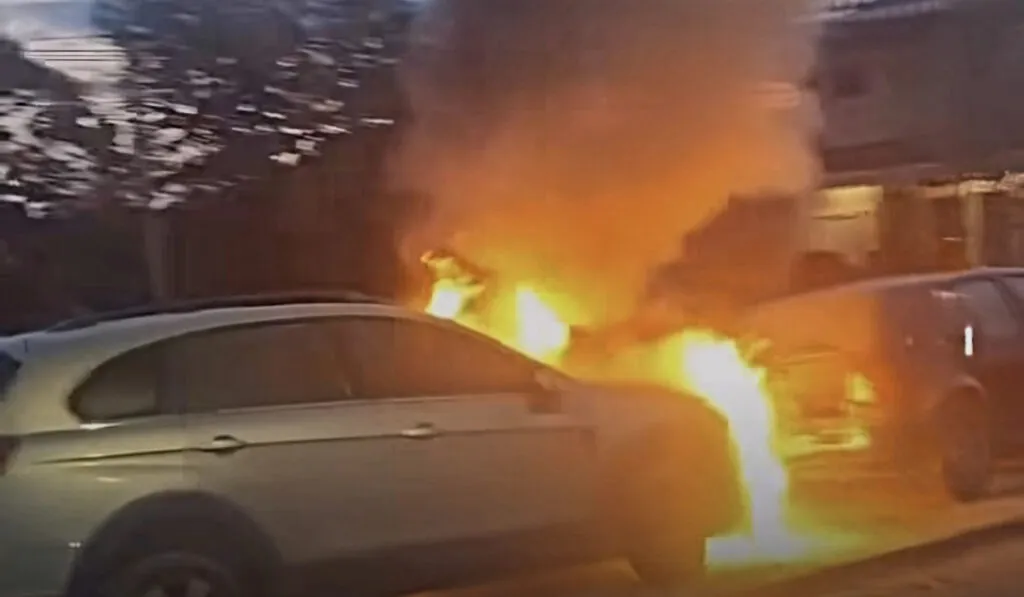 Пет запалени автомобили во Скопје за нешто повеќе од еден ден: „Глупаците од ТикТок ми го запалија џипот“, а причина од МВР сè уште нема