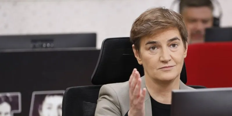 СНС оди во опозиција со 105 пратеници, а Брнабиќ веќе ја пишува агендата на победникот: санкции против Русија и одземање на НИС