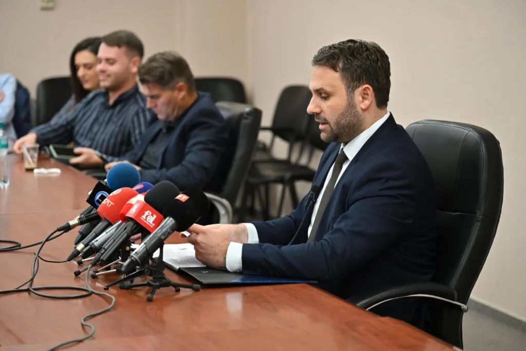 Комората бара помалку празници, а многу работници не добиваат ни додаток кога работат на празник