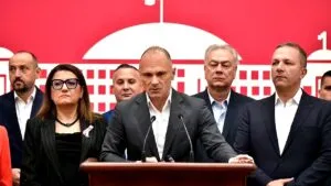 Филипче го нарече Мицкоски „комплетен идиот“ на ден пред посетата на фон дер Лајен