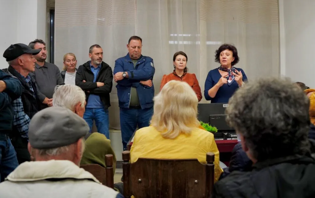 Жителите на Кисела Вода бараат зонско паркирање и нова постојка за линијата 24: општината ветува решенија „во најкус можен рок“