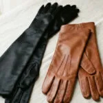 Долгите ракавици над лактот се враќаат оваа есен: Balenciaga и Michael Kors ги вадат од операта и ги носат на улица
