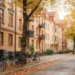 Васастан, населбата во Стокхолм што малкумина туристи ја знаат: парк со опсерваторија од 18 век, кифли со кардамон и тераса на Астрид Линдгрен