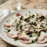 Vitello tonnato, телешко со сос од туна: пиемонтското јадење што звучи како грешка во менито, а се прави ден однапред