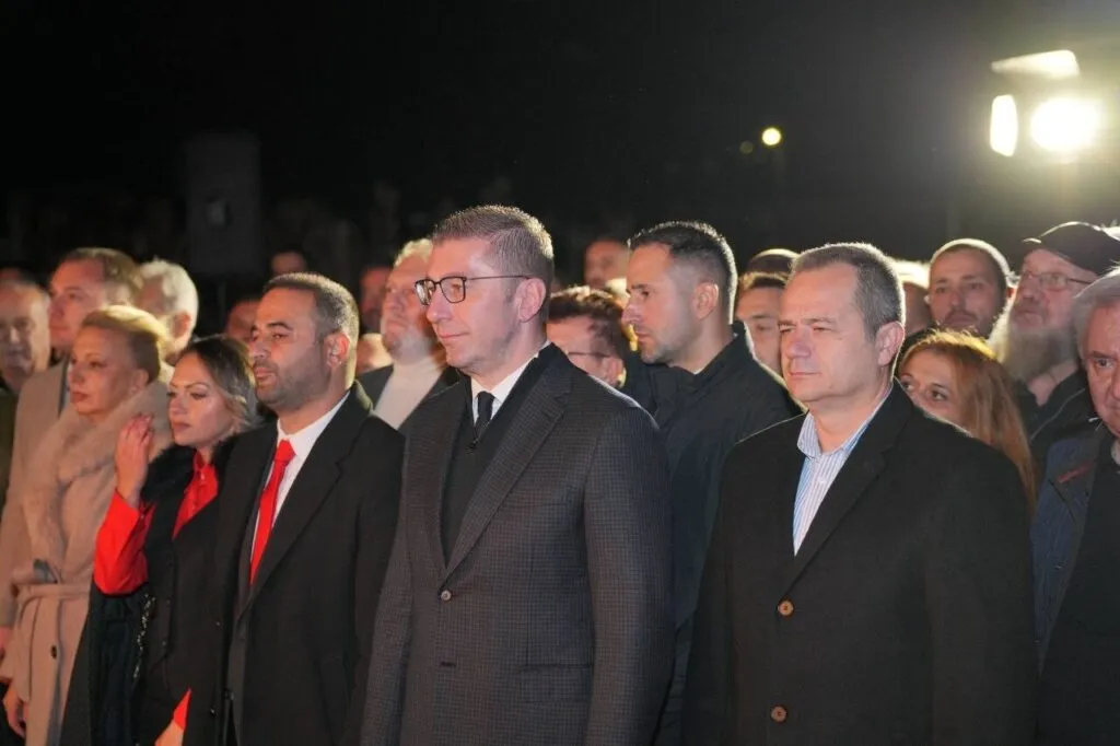 Премиерот на митинг им суди на судиите: Мицкоски од Брвеница тврди дека одлуката за модуларната во Тетово ја определила блискоста со ДУИ