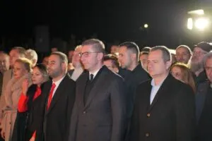 Премиерот на митинг им суди на судиите: Мицкоски од Брвеница тврди дека одлуката за модуларната во Тетово ја определила блискоста со ДУИ
