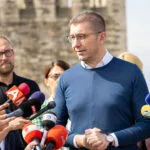 Софија ги одби уставните измени со одложено дејство, а Мицкоски се радува што „дијалогот почна“
