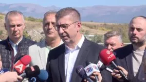 Мицкоски најави поевтино гориво следната недела - и ребаланс, бидејќи во буџетот фалат 7-8 милијарди денари