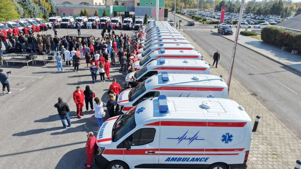 100 нови амбулантни возила за Итната помош, а министерот признава: најмногу фалат возачи